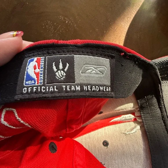 OFFICIAL NBA RED RAPTORS CAP - Picture 7 of 9